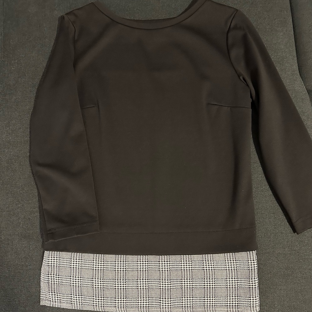 Women's Black and Gray Quarter Sleeve Top